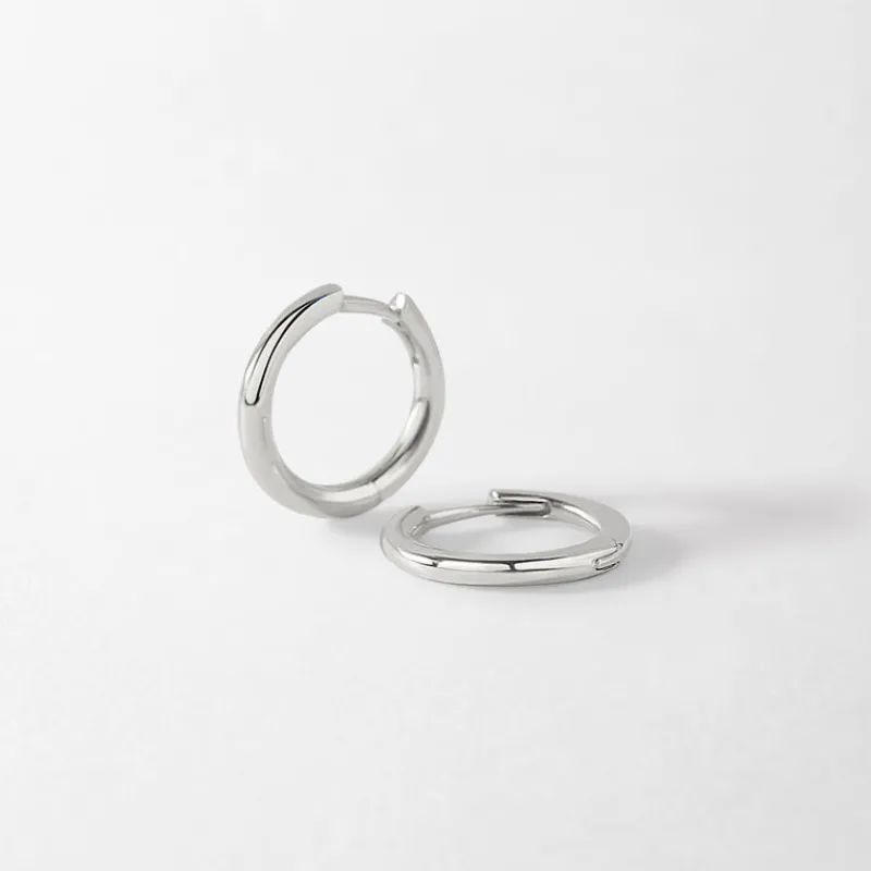 Edge of Ember Hoops | Style | Medium Classic Hoop Earrings - White Gold