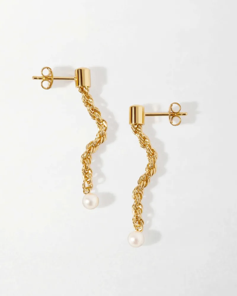 Edge of Ember Style | Ocean Shell Pearl Necklace