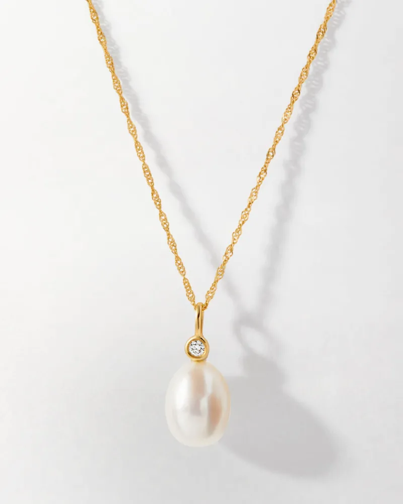 Edge of Ember Style | Ocean Shell Pearl Necklace